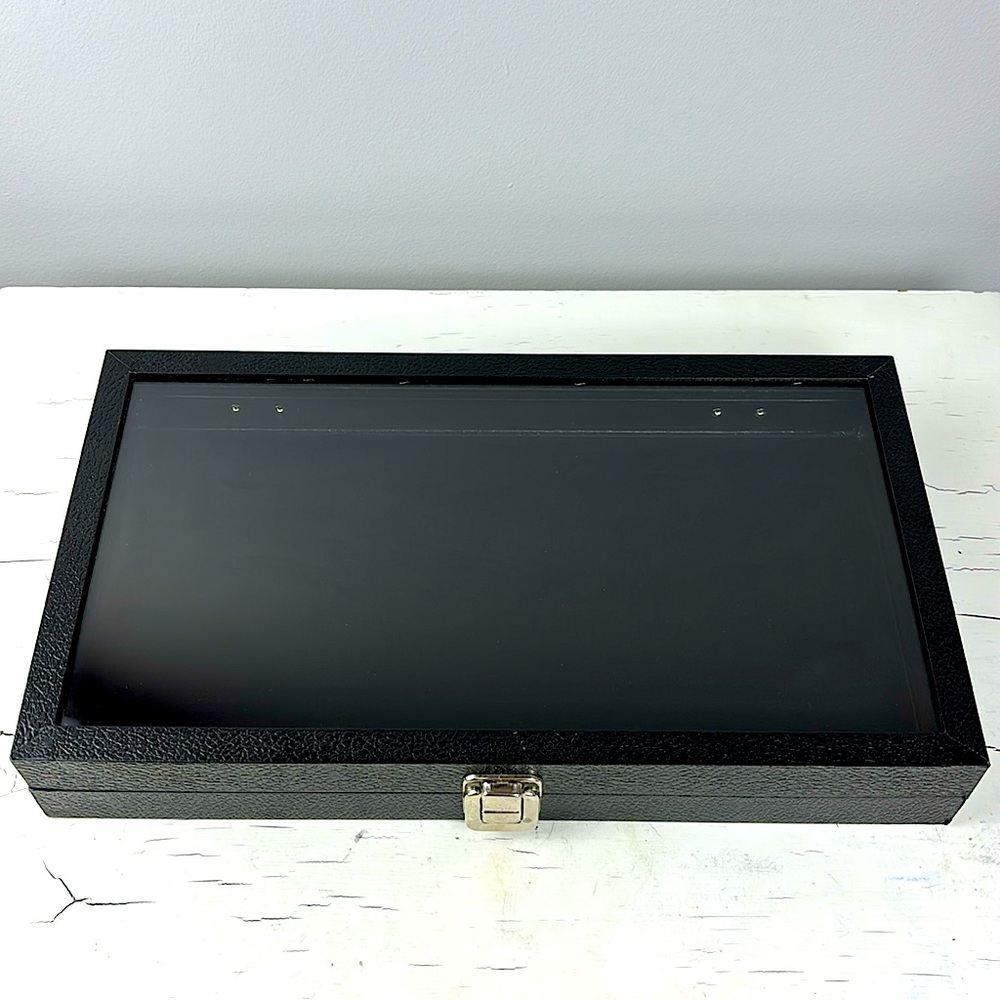 HINGED BLACK DISPLAY CASE WITH GLASS LID AND BLACK VELVET INSERT METAL CLASP